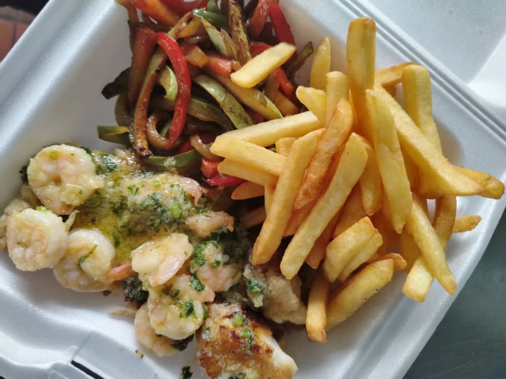 Filet de Merluza al Ajillo con Camarones