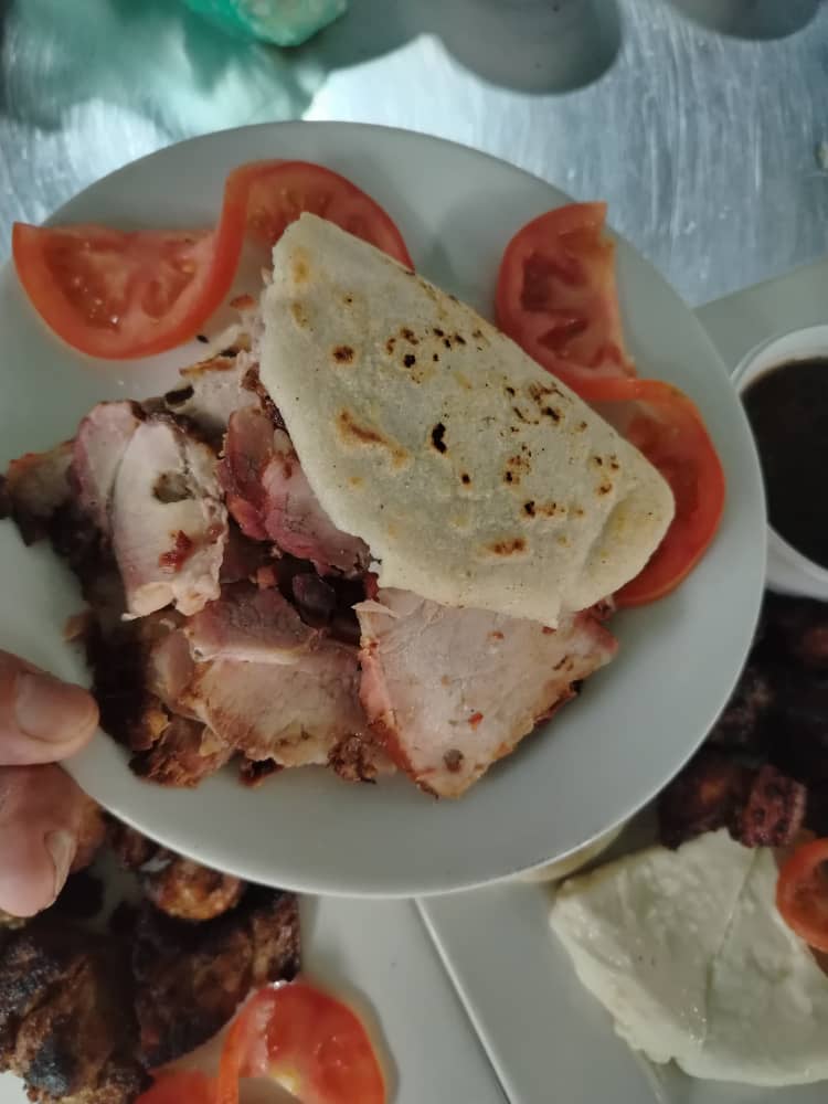 Arepa con Pernil